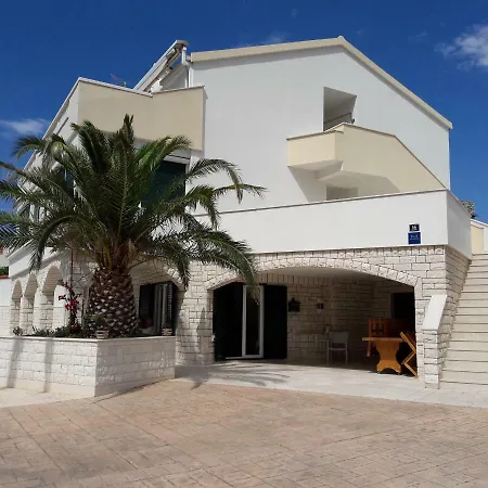 Apartment 5 Palms *